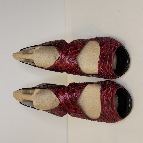 Michael Kors Sandal - Picture 2 of 12